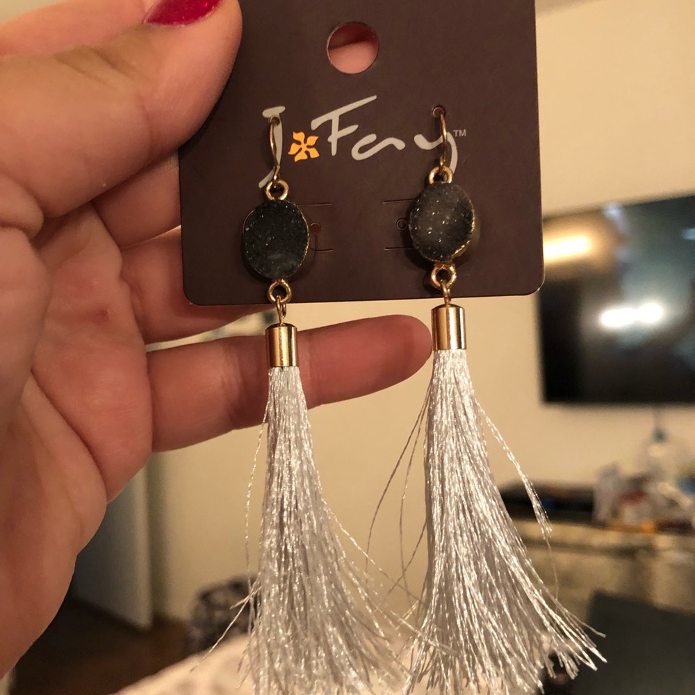 Tassle earings with stone